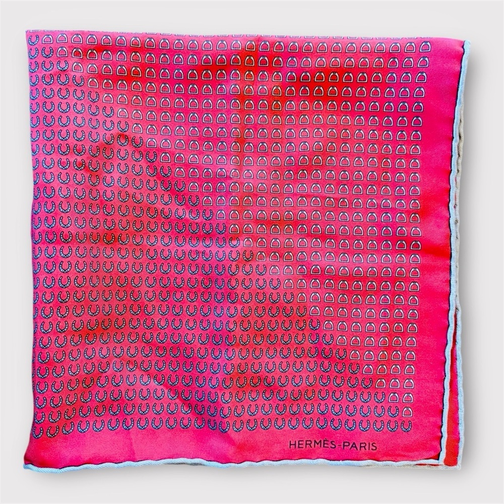 HERMÈS Paris Red Silk Scarf Gavroche 16” Horseshoe Equestrian Print Rolled Edges - Picture 11 of 16